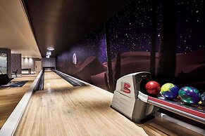 Virgin Hotels Las Vegas, Curio Collection by Hilton