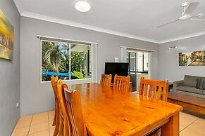 Cairns Reef Apartments & Motel