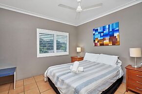 Cairns Reef Apartments & Motel
