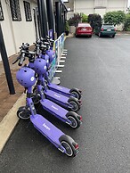 Cairns Reef Apartments & Motel