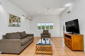Cairns Reef Apartments & Motel