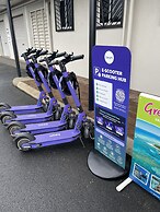 Cairns Reef Apartments & Motel