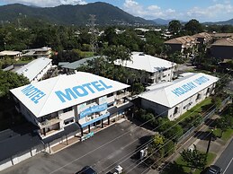 Cairns Reef Apartments & Motel