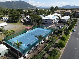 Cairns Reef Apartments & Motel
