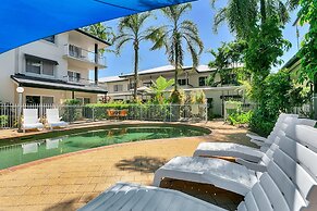 Cairns Reef Apartments & Motel