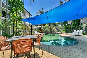 Cairns Reef Apartments & Motel