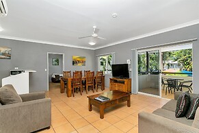 Cairns Reef Apartments & Motel