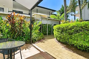 Cairns Reef Apartments & Motel