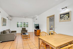 Cairns Reef Apartments & Motel