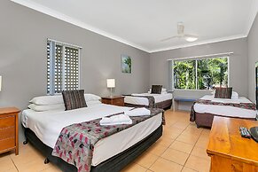 Cairns Reef Apartments & Motel
