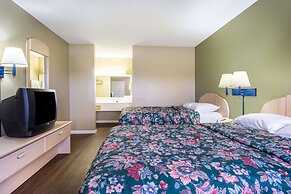 Super 8 by Wyndham Monticello