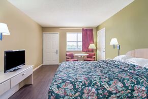 Super 8 by Wyndham Monticello