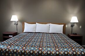 Super 8 by Wyndham Missouri Valley