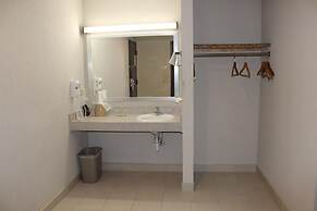 Super 8 by Wyndham Missouri Valley