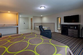 Super 8 by Wyndham Missouri Valley