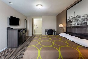 Super 8 by Wyndham Missouri Valley