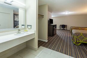 Super 8 by Wyndham Missouri Valley