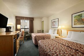Travelodge by Wyndham Edmonton West