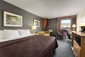 Travelodge by Wyndham Edmonton West