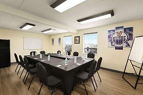 Travelodge by Wyndham Edmonton West