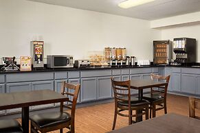 Travelodge by Wyndham Edmonton West