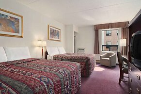 Travelodge by Wyndham Edmonton West