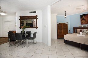 Golden Sands Beachfront Apartment Resort