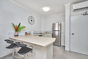 Golden Sands Beachfront Apartment Resort