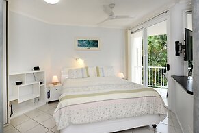 Golden Sands Beachfront Apartment Resort