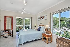 Golden Sands Beachfront Apartment Resort