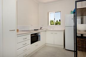 Golden Sands Beachfront Apartment Resort