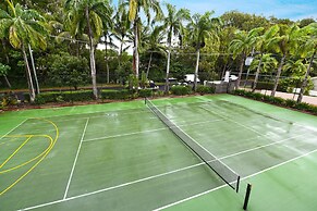 Golden Sands Beachfront Apartment Resort