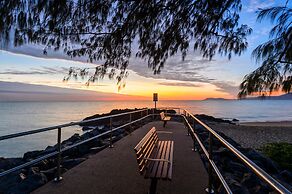 Golden Sands Beachfront Apartment Resort