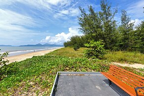 Golden Sands Beachfront Apartment Resort