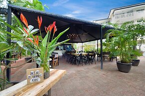 Golden Sands Beachfront Apartment Resort