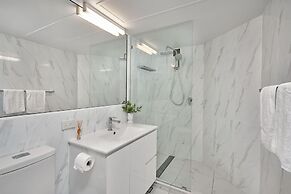 Golden Sands Beachfront Apartment Resort