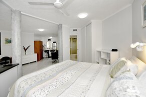 Golden Sands Beachfront Apartment Resort