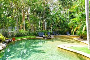 Golden Sands Beachfront Apartment Resort