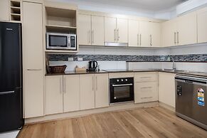 Golden Sands Beachfront Apartment Resort