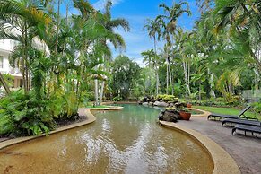 Golden Sands Beachfront Apartment Resort