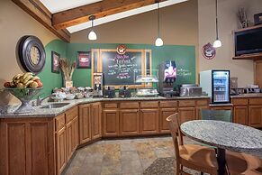 AmericInn by Wyndham Green Bay West