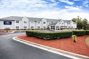Microtel Inn & Suites by Wyndham Southern Pines / Pinehurst