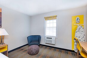 Days Inn by Wyndham Holladay