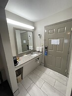 Days Inn by Wyndham Holladay