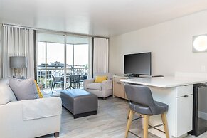 DiamondHead Beach Resort