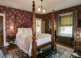 Olde Square Inn B&B
