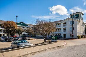 HomeTowne Studios by Red Roof Austin