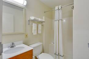 HomeTowne Studios by Red Roof Austin