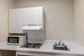 HomeTowne Studios by Red Roof Austin