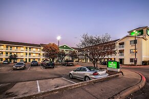 HomeTowne Studios by Red Roof Austin